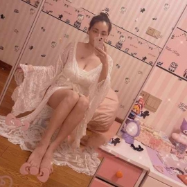 大胸肥臀细腰的骚货