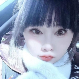 钟楼可爱小美女